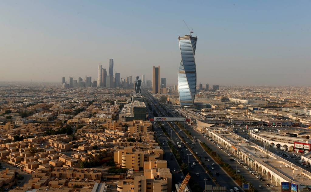 В наиболее значимых городах Саудовской Аравии ввели полный комендантский час