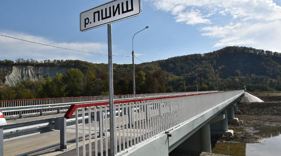 Новый мост через реку Пшиш на Кубани принял первые автомобили