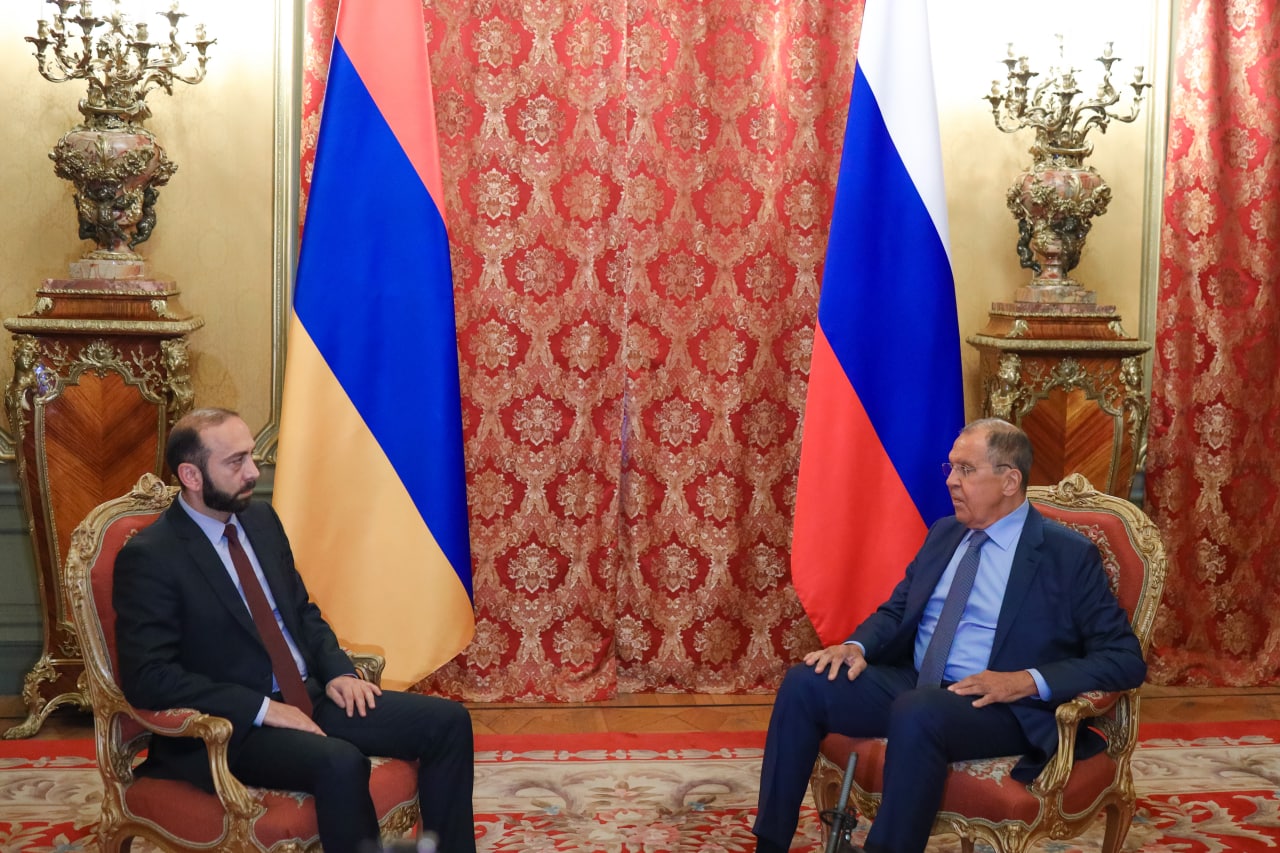 Лавров провел переговоры с главой МИД Армении в Москве