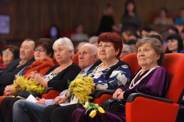 Мурат Кумпилов поздравил женщин Адыгеи с 8 Марта