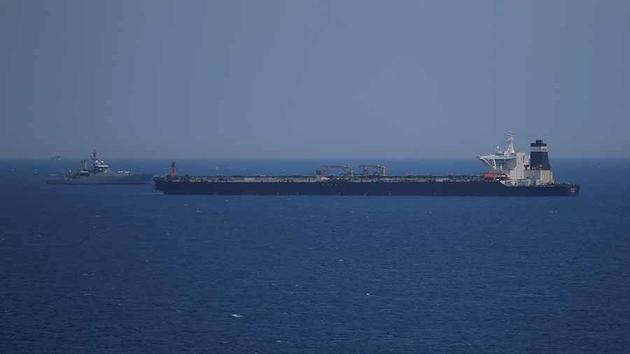Иран задержал танкер с контрабандой в Персидском заливе
