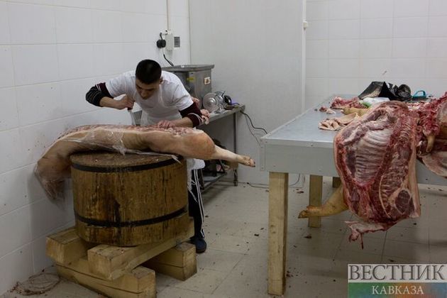 Четыре партии опасного мяса уничтожили в мясном пассаже в Ереване