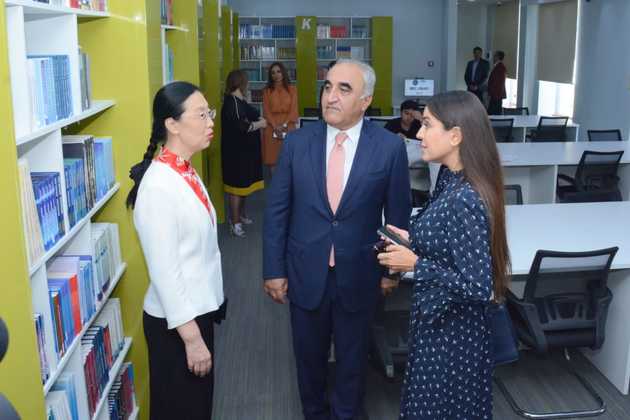 Лейла Алиева посетила курсы китайского языка в UNEC