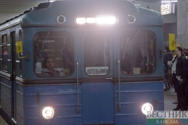 Человек упал на рельсы на фиолетовой ветке метро в Москве