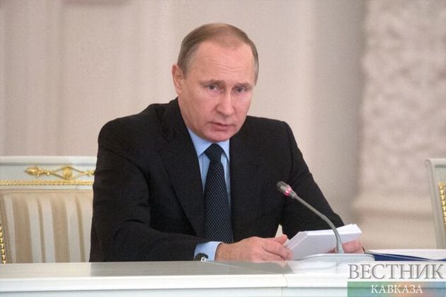 Путин вручил в Кремле госнаграды в День народного единства