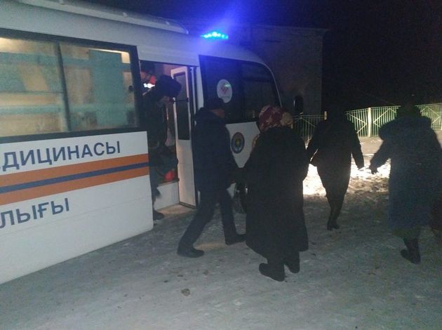 Замерзающих пассажиров сломавшегося автобуса спасли в Павлодарской области