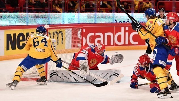 Сборная России по хоккею проиграла шведам во втором туре Шведских игр