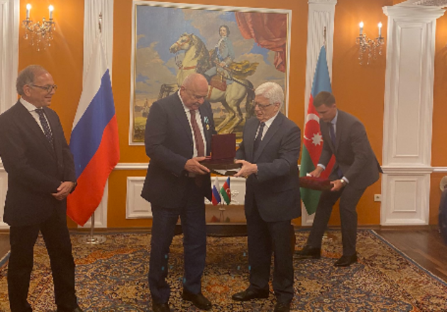 Российский посол вручил медали азербайджанским культурным деятелям (ФОТО)