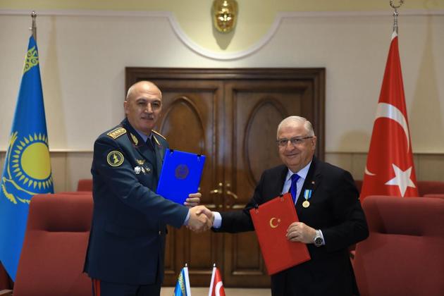 Казахстан и Турция подписали план военного сотрудничества