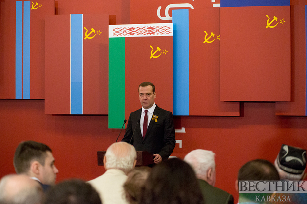 Медведев: цель правительства - чтобы люди жили нормально