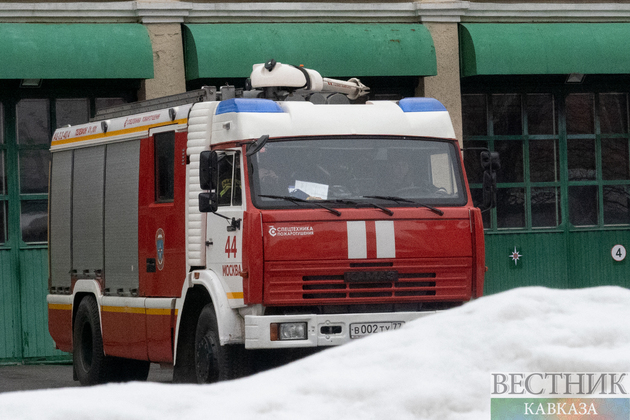 Огнеборцы сбили открытый огонь на крыше московского ТЦ "Атриум" 