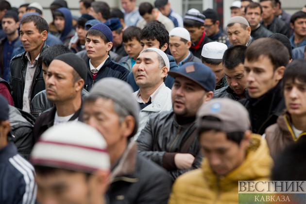 Жителей Каспийска угостили рекордным благотворительным чак-чаком