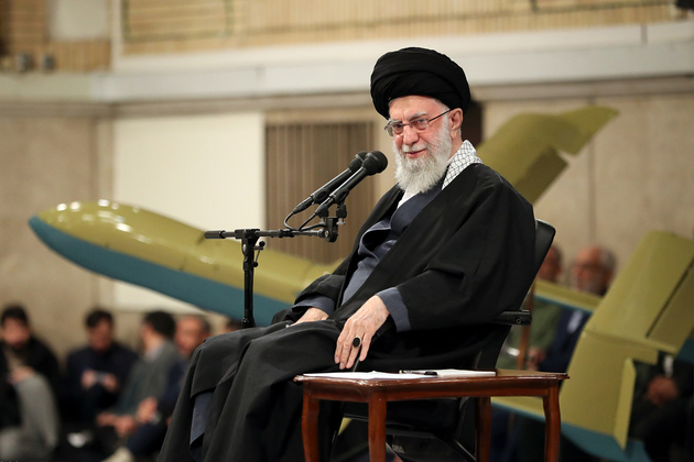 Хаменеи: США тайно помогают экстремистам в Ираке и Сирии