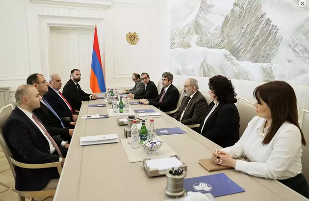 встреча главы Минюста Грузии Рати Брегадзе и премьер-министра Армении Никола Пашиняна