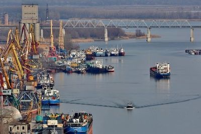 В порту Ростова-на-Дону не рассчитали маневр два теплохода