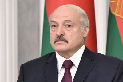 Лукашенко призвал погромщиков в Казахстане встать на колени перед военными
