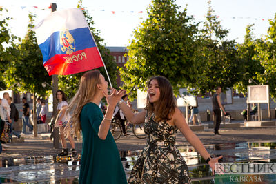 В российских школах еженедельно будут исполнять гимн страны и поднимать флаг
