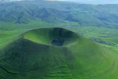 Дурная гора скорби, божий дар и гора плуга: 3 потухших вулкана Армении