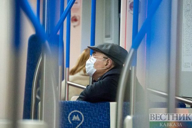 Массовые штрафы за отсутствие масок у пассажиров метро возобновились в Москве
