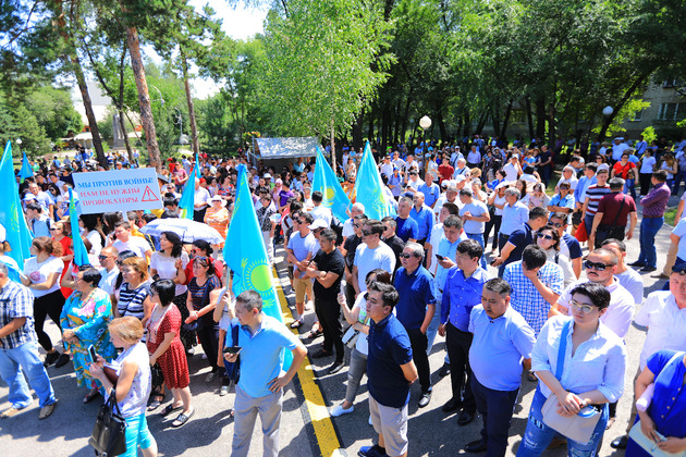 В Казахстане теперь можно митинговать без разрешения властей