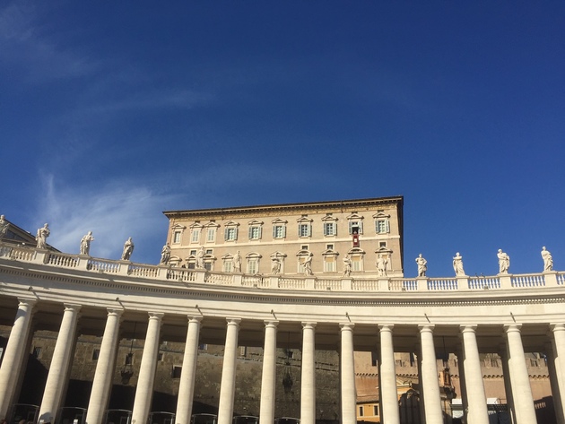 Впервые после карантина верующие собрались на проповедь Папы Римского на площади Святого Петра
