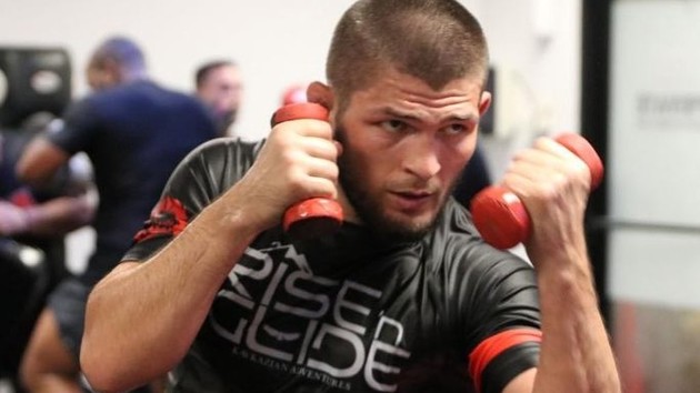 UFC признал "треугольник" Нурмагомедова лучшим болевым приемом 2020 года (ВИДЕО)