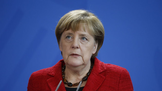 Меркель сделала прививку вакциной AstraZeneca