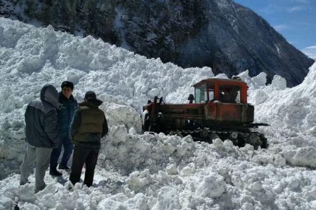 Транспортники расчистили дорогу к девяти селам Дагестана, отрезанным лавиной