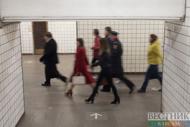 Источник: пассажир угрожает гранатой на станции метро "Славянский бульвар"