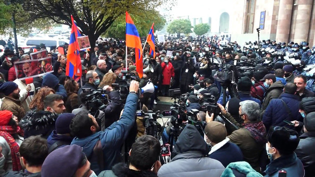 Сторонники Пашиняна выходят на митинг