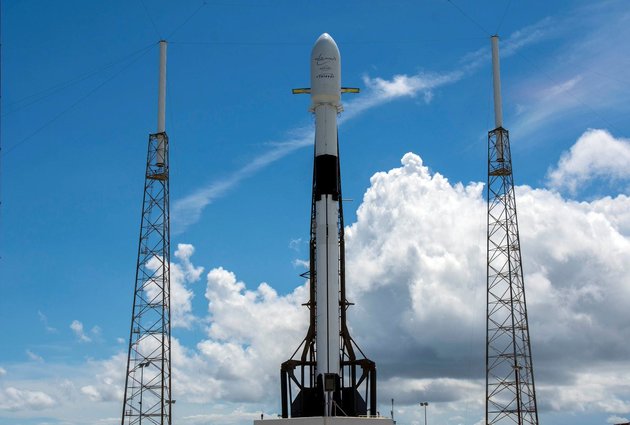 Погода снова отложила запуск ракеты Falcon 9 с интернет-спутниками Starlink