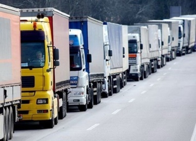 В очереди на границе с Беларусью скопились сотни грузовиков