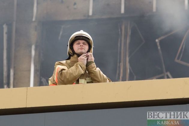 В Назрани справились с пожаром в торговом центре 