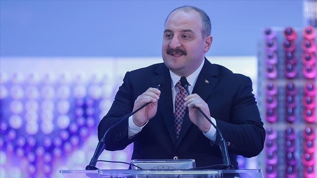 Турецкий министр испытал на себе национальную вакцину от коронавируса