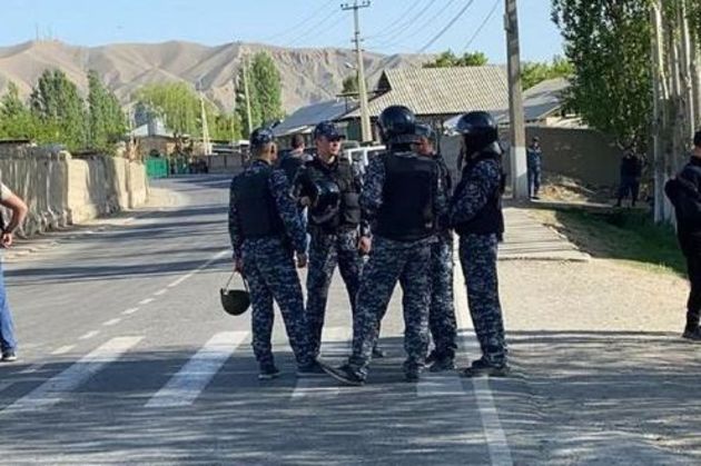 Дорога, ведущая к изолированному району Киргизии, разблокирована