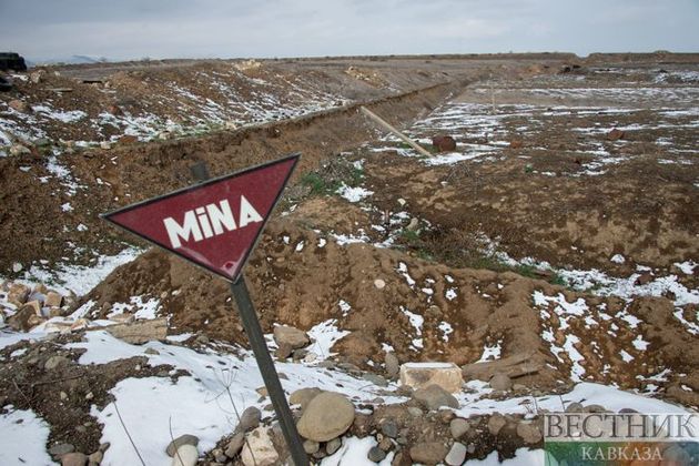 Мирные жители подорвались на мине во время сельскохозяйственных работ в Азербайджане