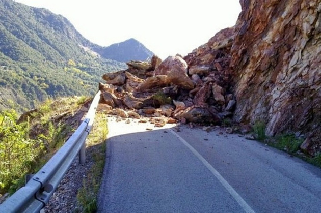 Обвал усложнил путь в несколько горных районов Дагестана 