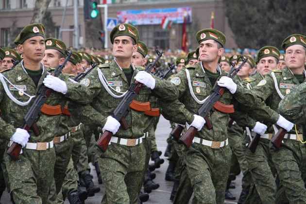 Таджикские военные начали обучение с российскими инструкторами