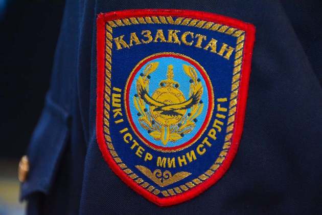 Двое прохожих не позволили вооруженному преступнику ограбить женщину в Казахстане
