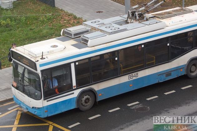 Троллейбусный кабель едва не покалечил жителя Алматы