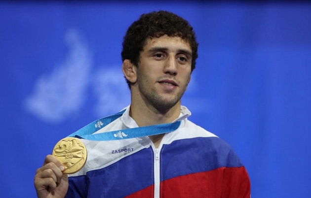 Победителя Олимпиады с почестями встретили в Северной Осетии 