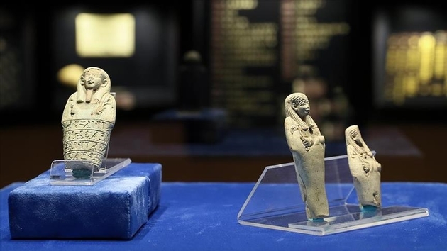 В музее Измира впервые показали древние египетские статуэтки 