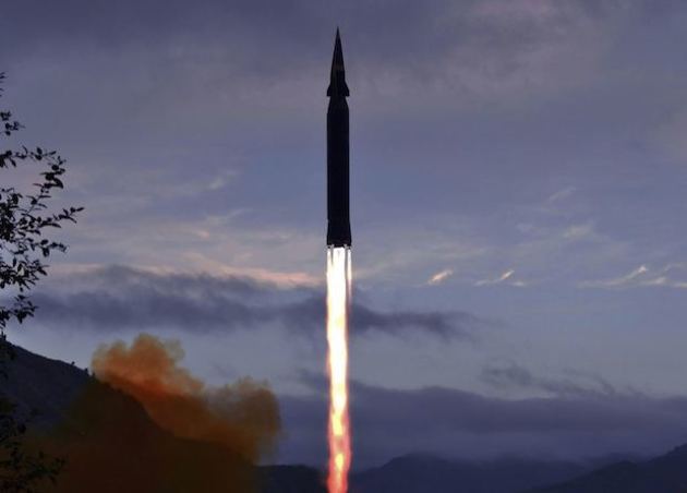 Северная Корея испытывает гиперзвуковую ракету