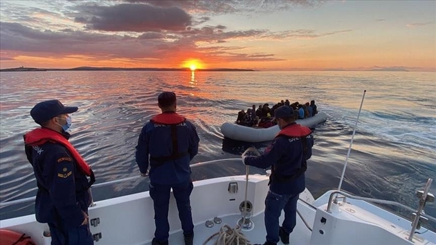 Сотрудники турецкой полиции задержали судно с 85 нелегальными мигрантами