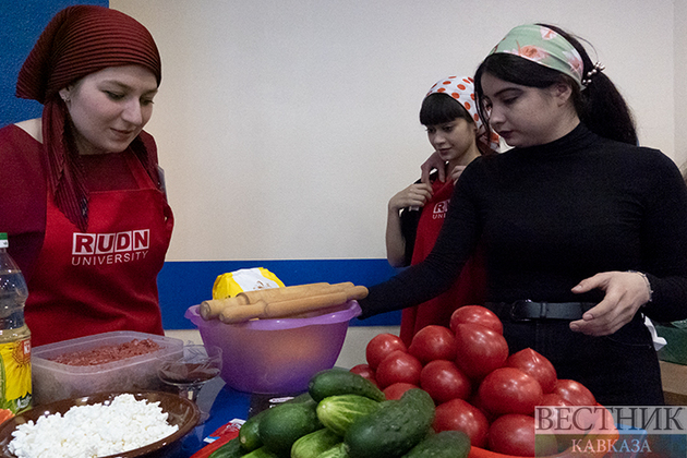 Вкусный фестиваль на днях культуры студентов из Азербайджана в РУДН (фоторепортаж)