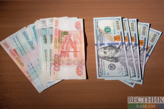 Ключевая ставка подняла доллар до 65 рублей