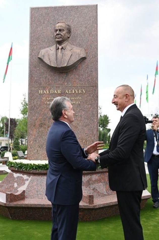 Ильхам Алиев принял участие в открытии площади Гейдара Алиева в Ташкенте