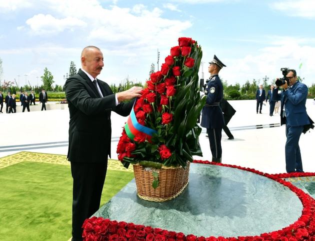 Ильхам Алиев принял участие в открытии площади Гейдара Алиева в Ташкенте