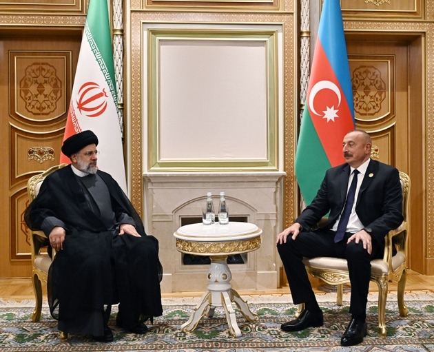 Ильхам Алиев провел встречу с Эбрахимом Раиси