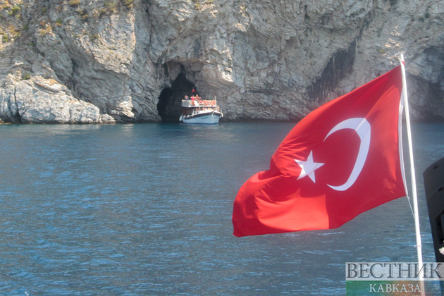 Турпоток из России в Турцию упал вдвое